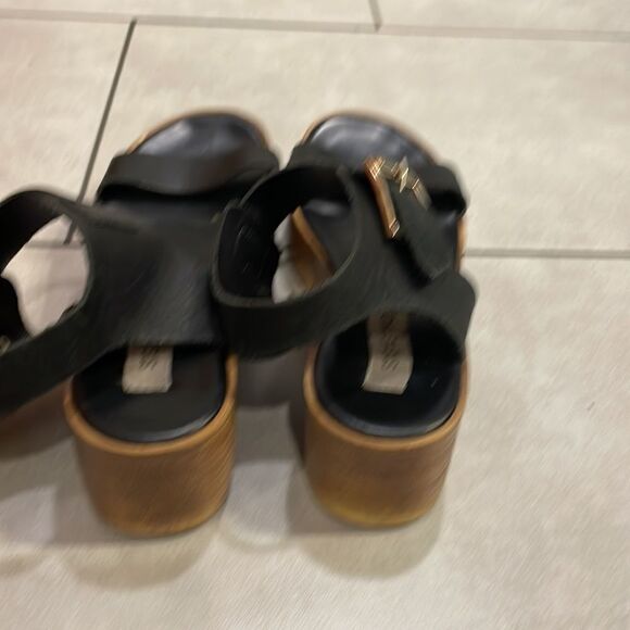 steve Madden woman’s black sandals - Picture 4 of 12